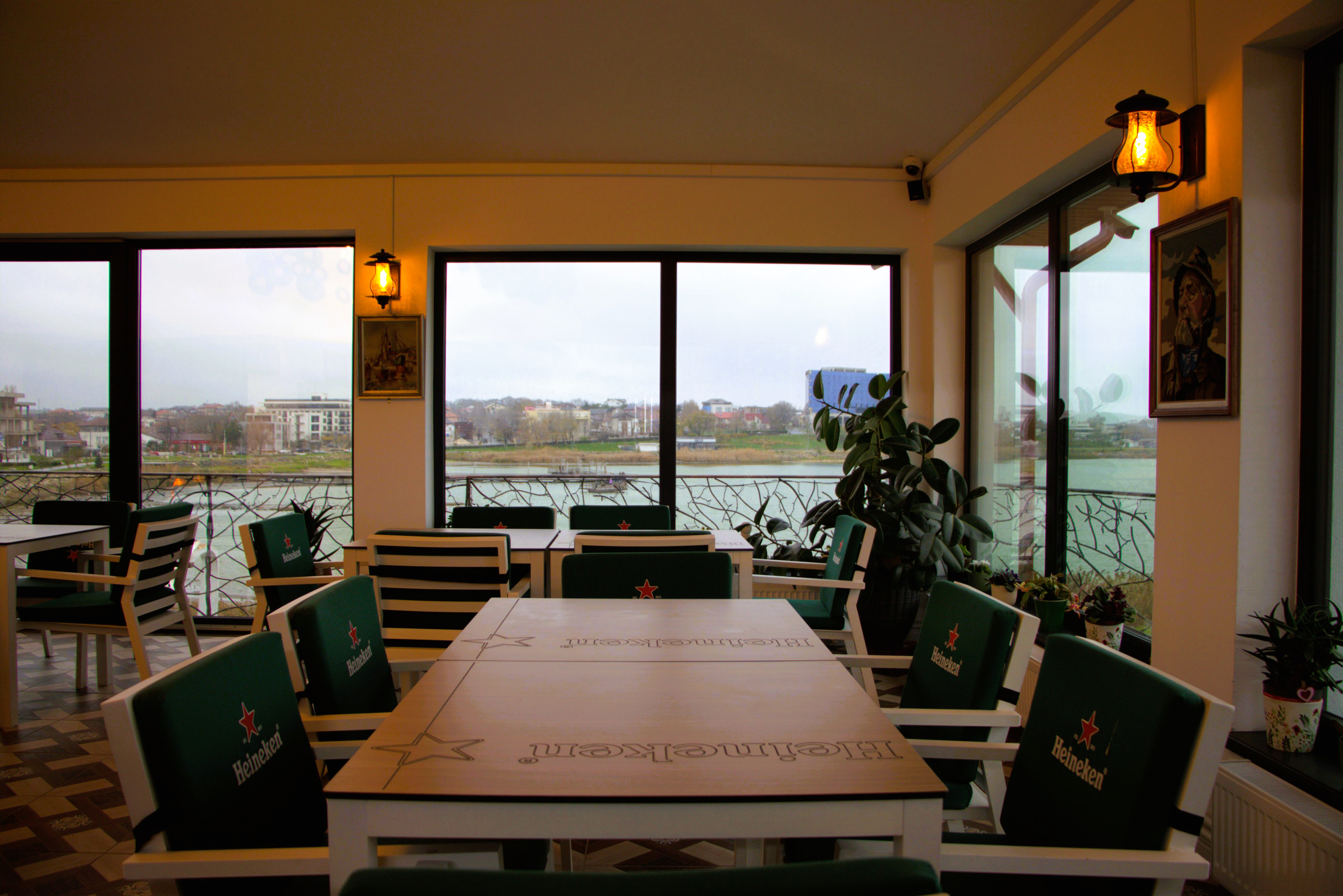 Rezervă o masă la Admir Ghiol